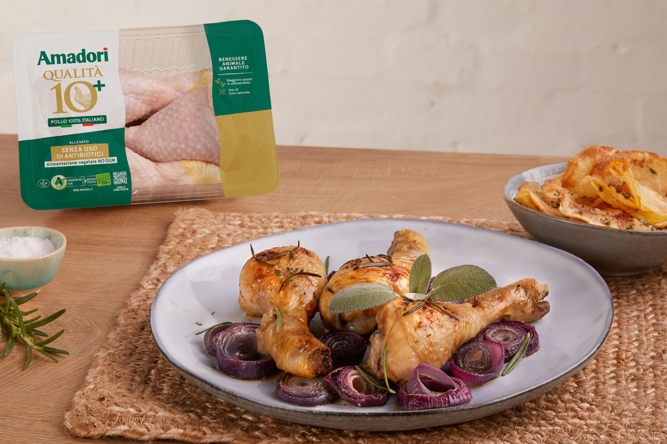 Immagine - Fusi di Pollo Qualità 10+ Amadori con cipolla rossa e patate fritte